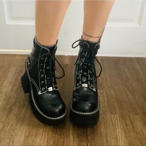 dark animal behavior platform boots